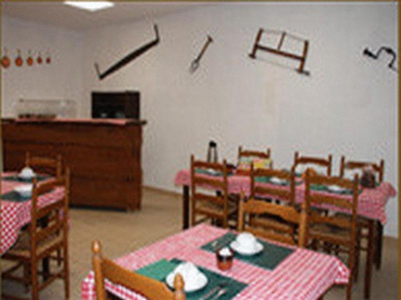 Logis - Auberge Du Colombier Guînes المظهر الخارجي الصورة