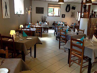 Logis - Auberge Du Colombier Guînes المظهر الخارجي الصورة